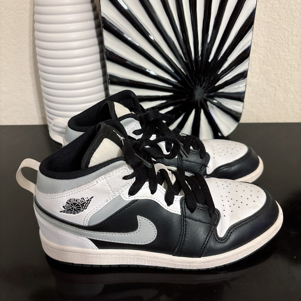 Air Jordan 1 mid White Shadow
